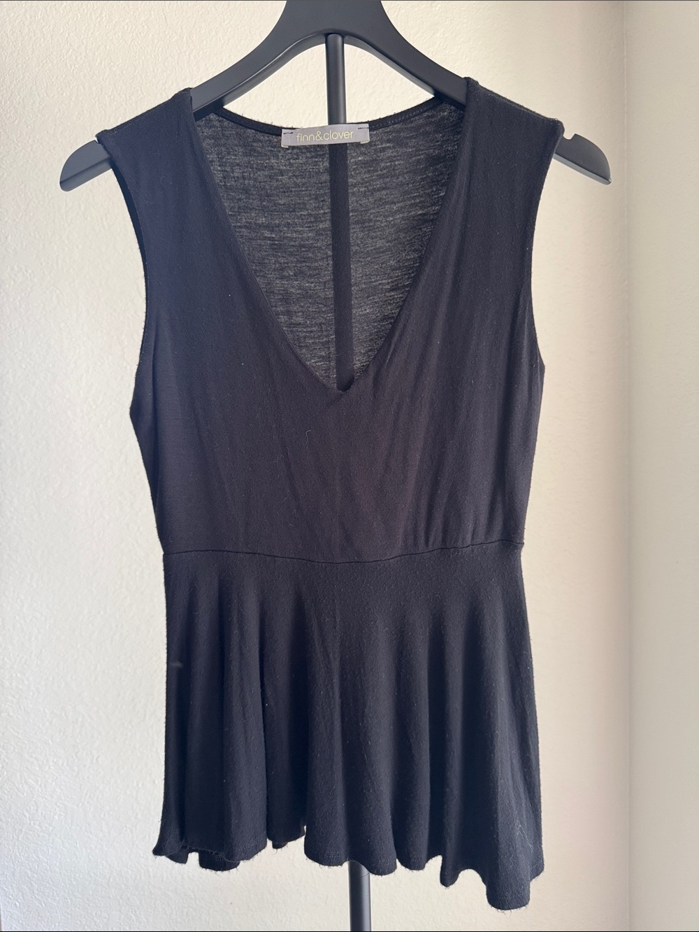 finn & clover Black V-Neck Sleeveless Mini Dress with Peplum Hem